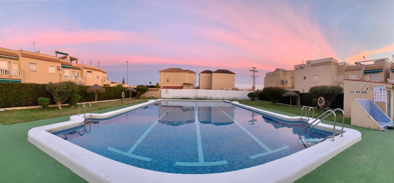 Holiday House Torrevieja Zewnętrze zdjęcie